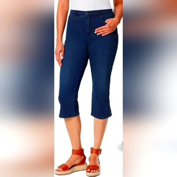 NWOT, Gloria Vanderbilt, Women's Amanda Capris, Size: 6, Color: Navy Park City - Picture 1 of 10